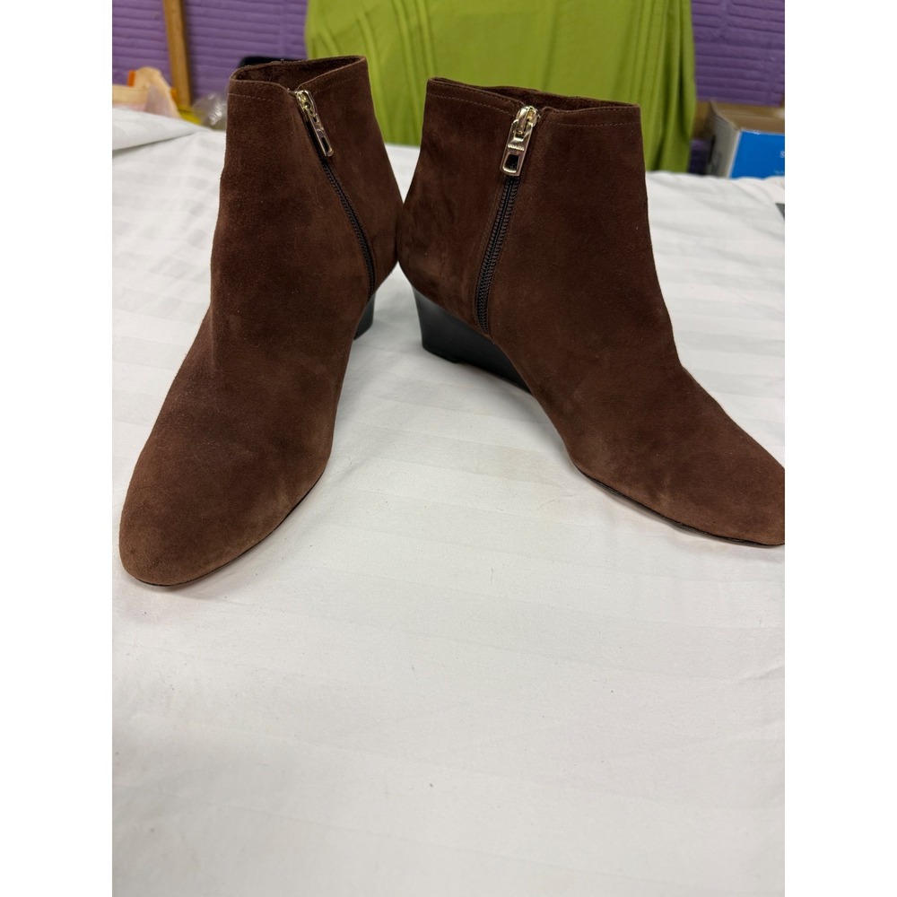 Coach Brown Suede Wedge Ankle Boots Pointed Toe Side Zip Fall Classic
Lux - Picture 3 of 10